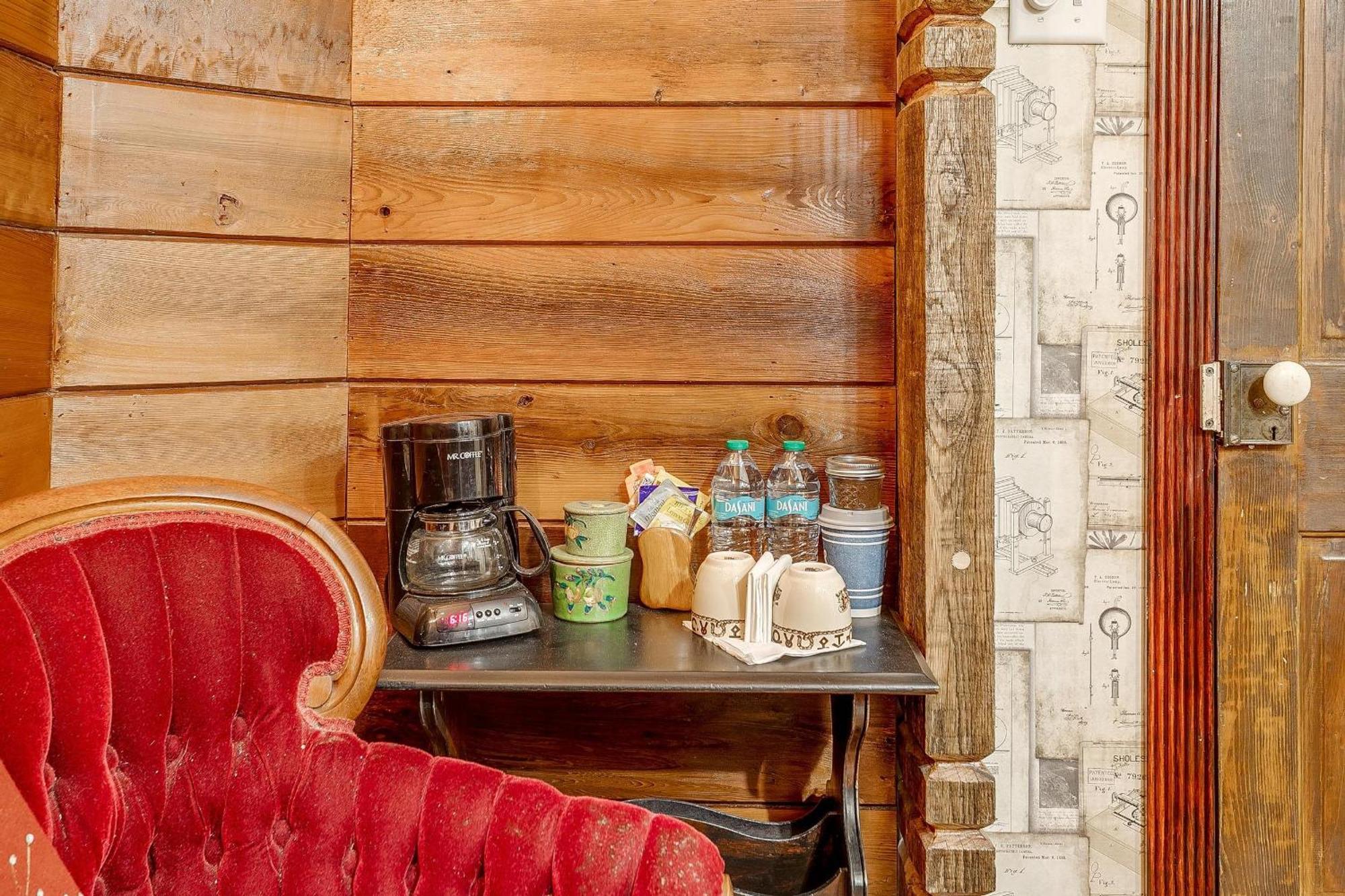 The Gallery House Boutique Hotel Stephenville Exterior photo
