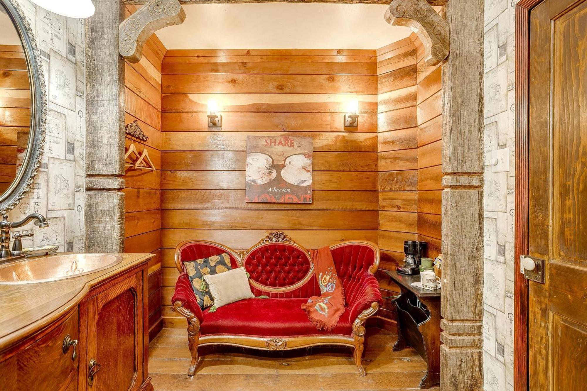 The Gallery House Boutique Hotel Stephenville Exterior photo