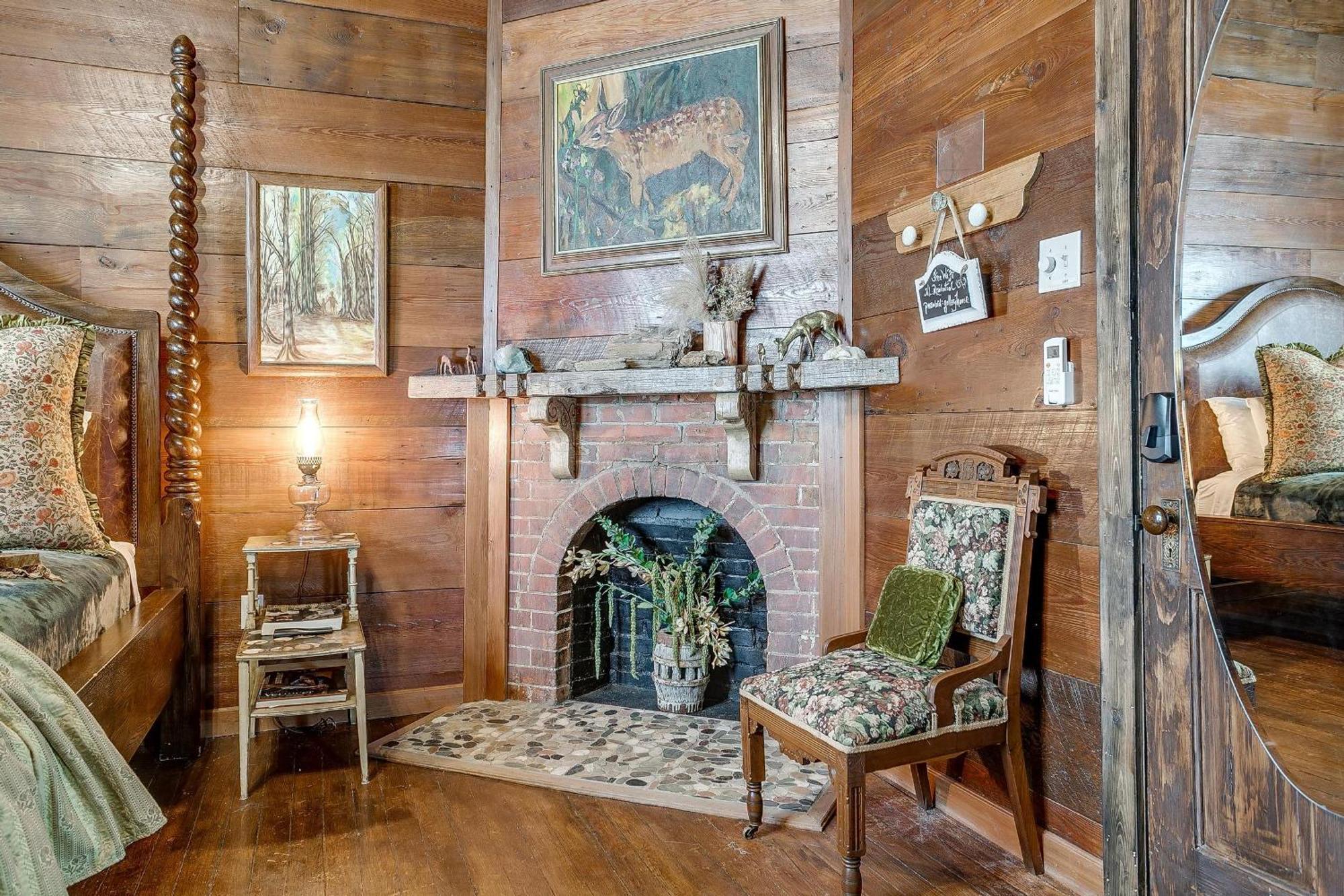 The Gallery House Boutique Hotel Stephenville Exterior photo
