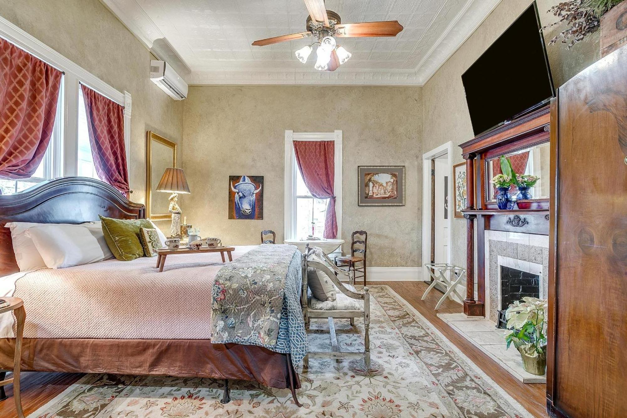 The Gallery House Boutique Hotel Stephenville Exterior photo
