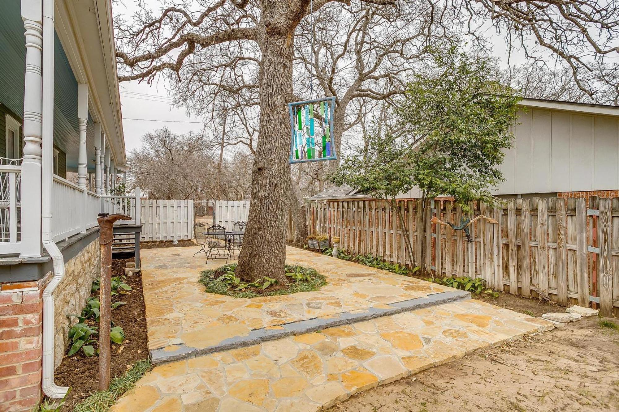 The Gallery House Boutique Hotel Stephenville Exterior photo