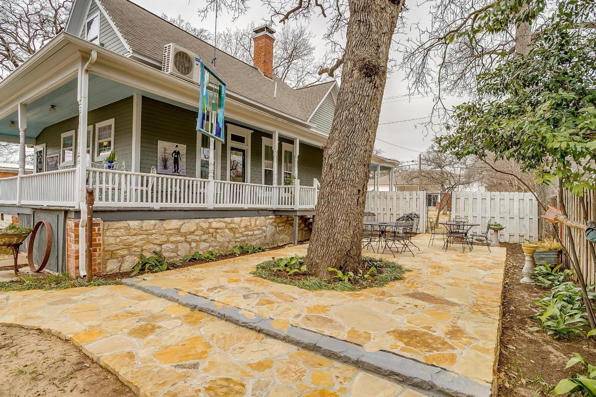 The Gallery House Boutique Hotel Stephenville Exterior photo