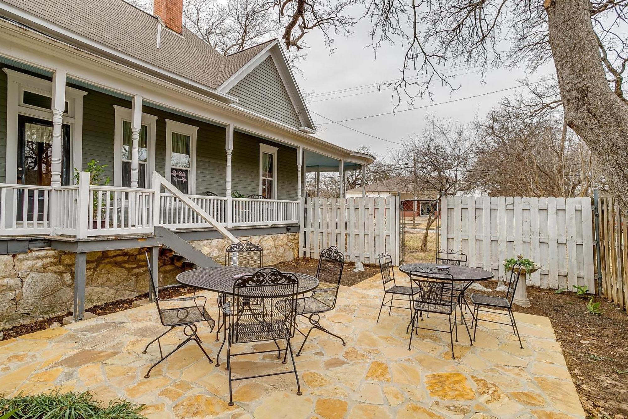 The Gallery House Boutique Hotel Stephenville Exterior photo