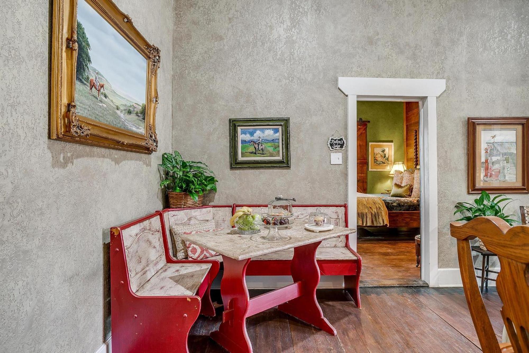 The Gallery House Boutique Hotel Stephenville Exterior photo