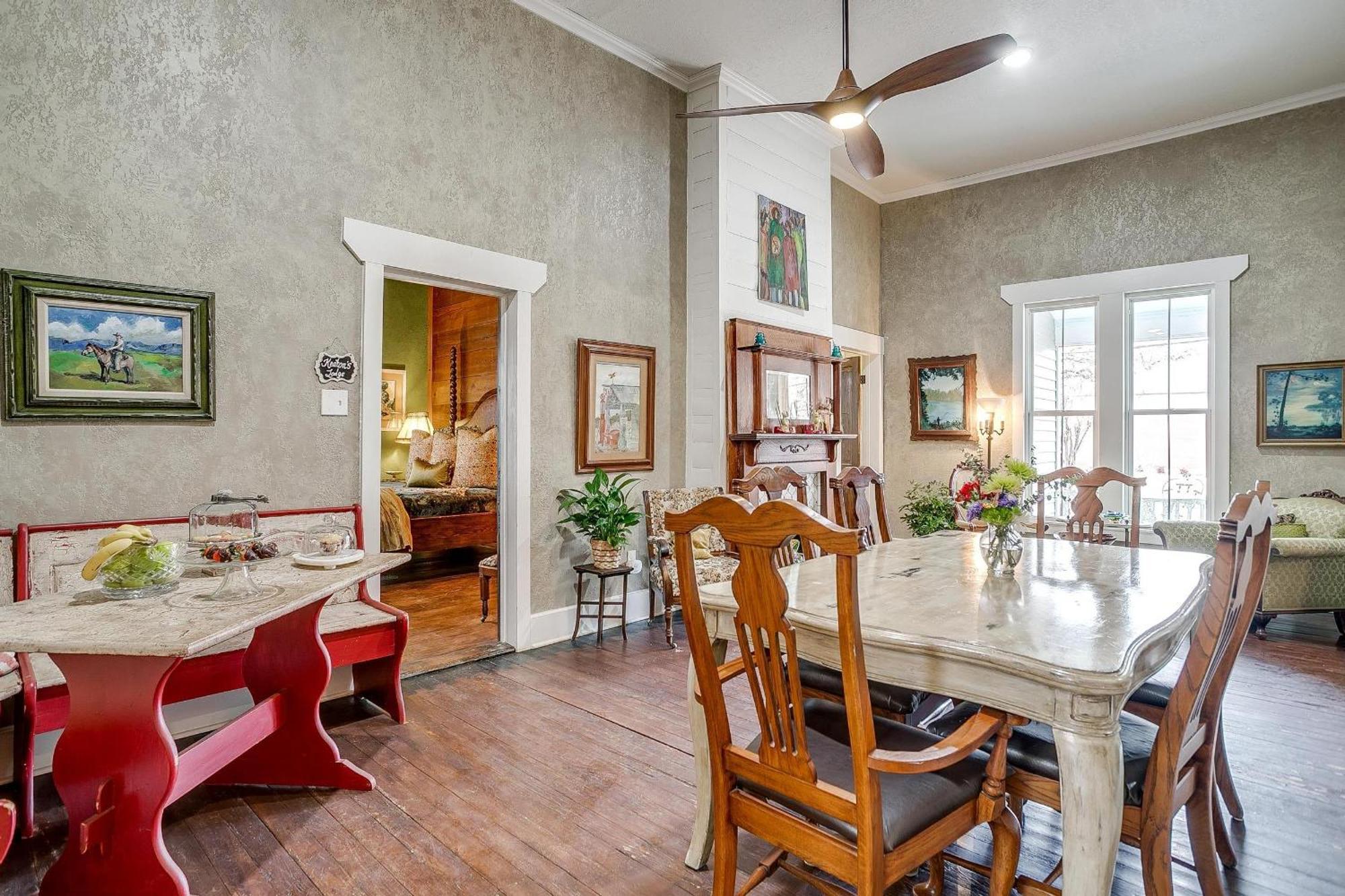 The Gallery House Boutique Hotel Stephenville Exterior photo