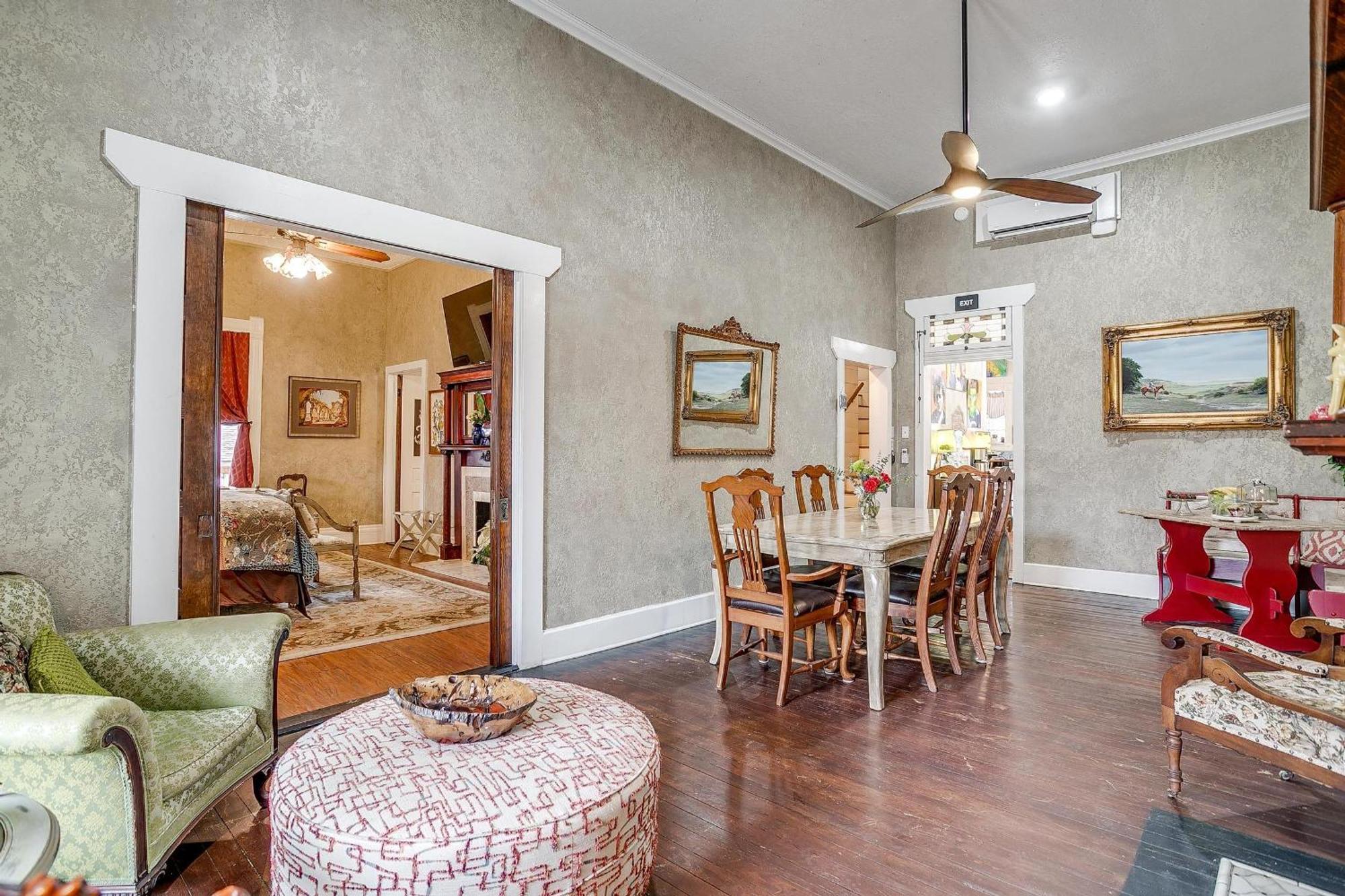 The Gallery House Boutique Hotel Stephenville Exterior photo